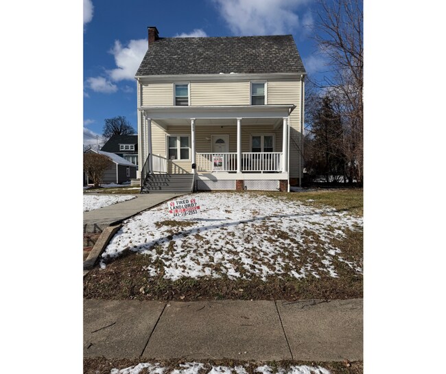 Building Photo - 3220 Brightwood Ave Unit 3 Available $700 3