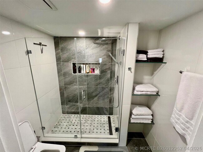 1105 Lake Shore Dr Unit 201