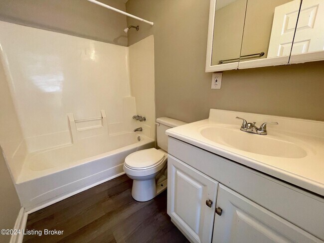 Photo - 114 W Oak St Unit 1