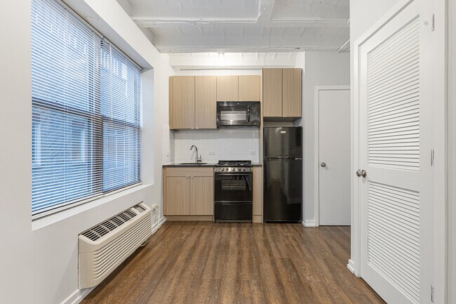 Photo - 5718 N Winthrop Ave Unit 211
