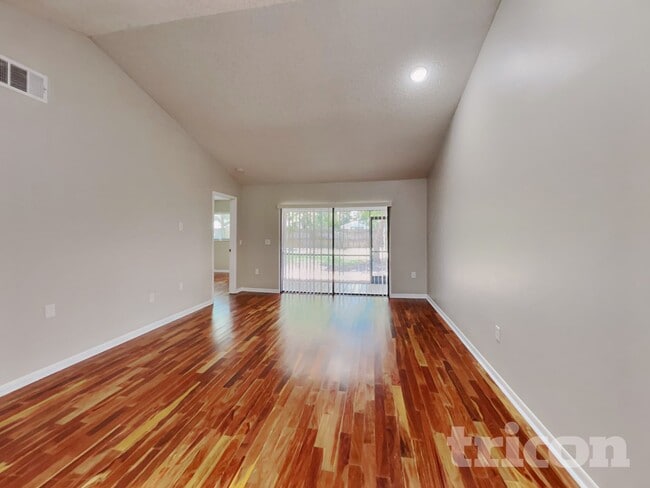 Photo - 4442 Sandhurst Dr