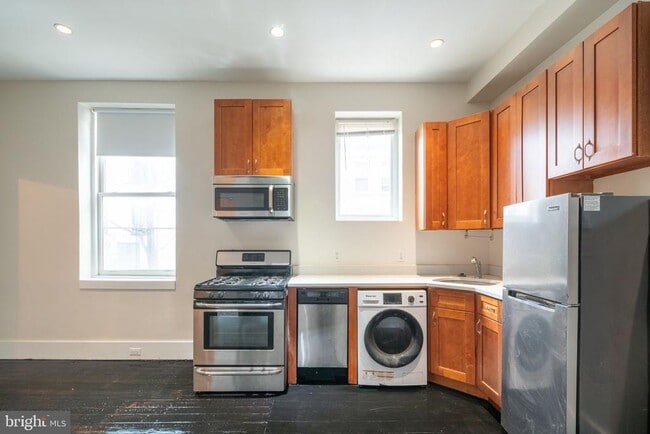 Building Photo - 1836 Delancey St Unit 1