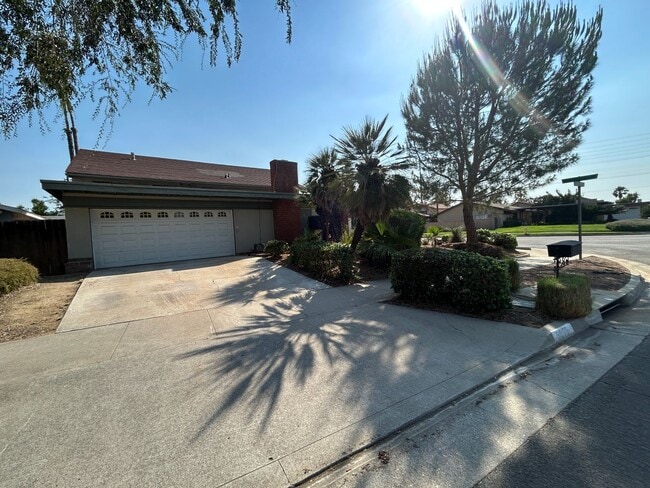 5055 Pearblossom Dr