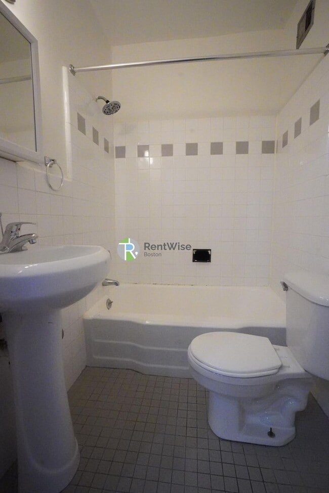 Photo - Harvard & Commonwealth 1bd/1ba