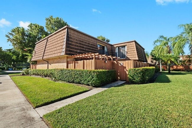 Building Photo - 9107 SW 20th St Unit B Rental