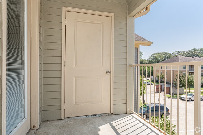 2 BR, 2 BA - 918 SF - Mallard Crossing Apartments