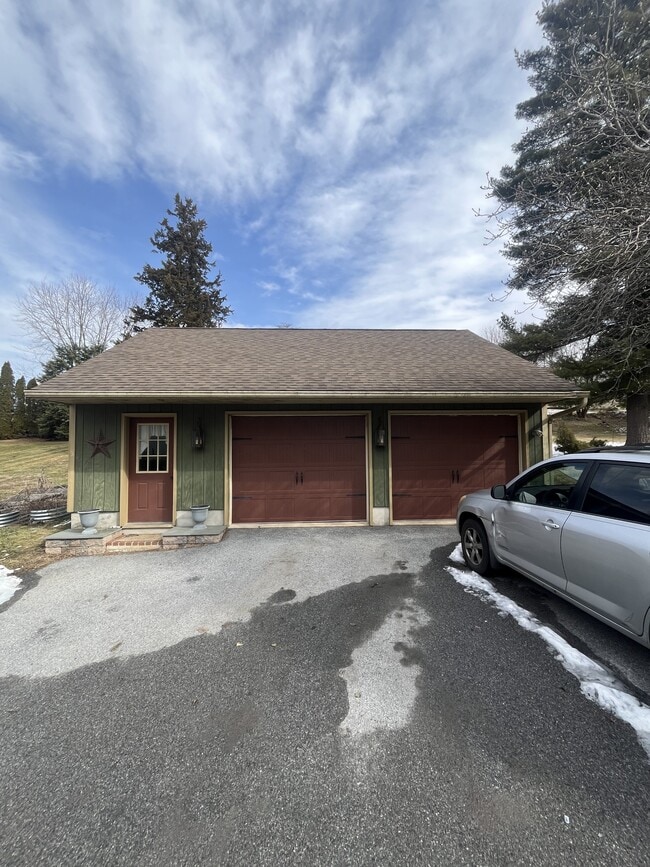 Photo - 4276 Division Hwy