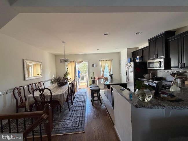 Photo - 41717 McMonagle Square