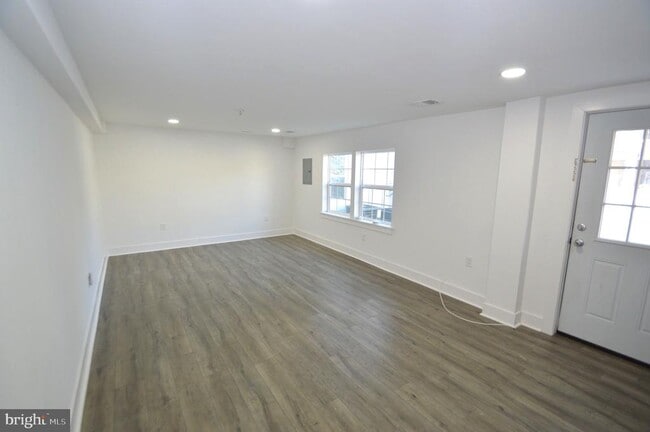 Photo - 211 E Union St Unit 5