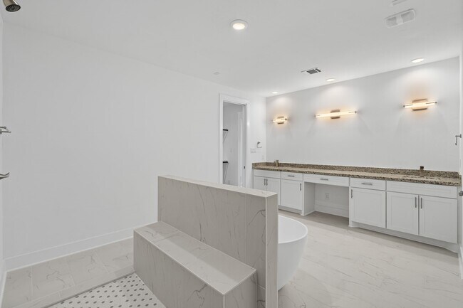 Photo - 5610 Savyon Dr