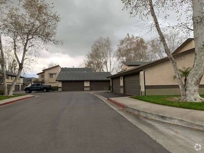 Building Photo - Redlands - Lovely 2 Bedroom Unit 16 Rental
