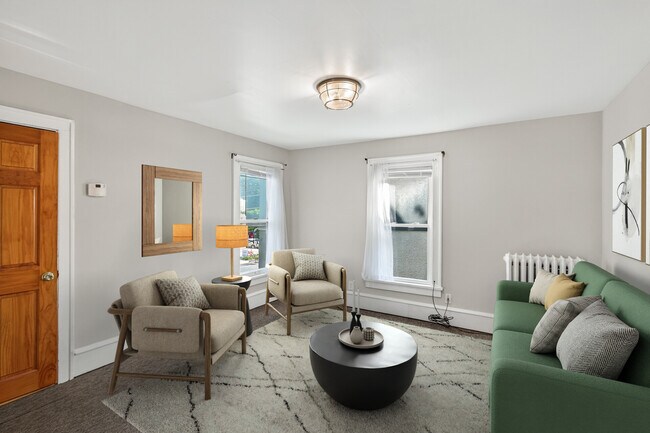 Living room - 1107 W 24th St Unidad 2
