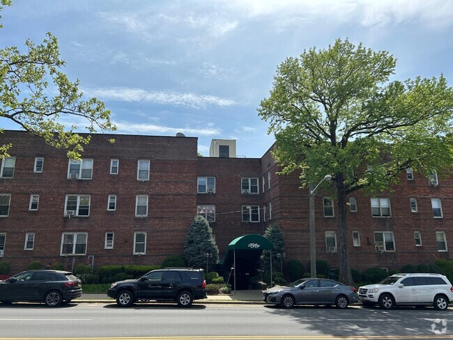 Building Photo - 50 S Middle Neck Rd Unit 3P Rental