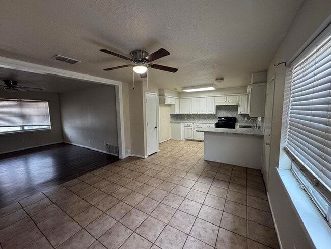 Photo - 601 Chicago Ave