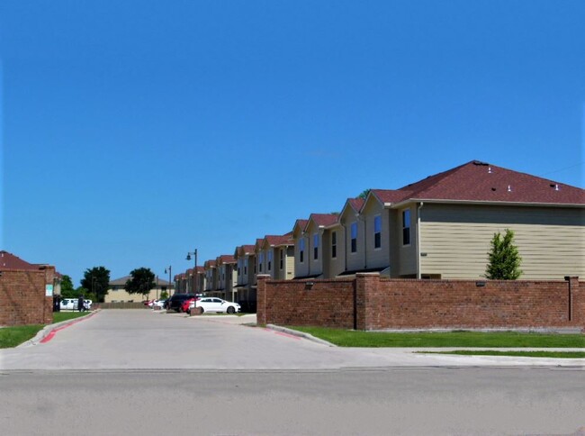 Photo - 10001 Panther Way Townhome