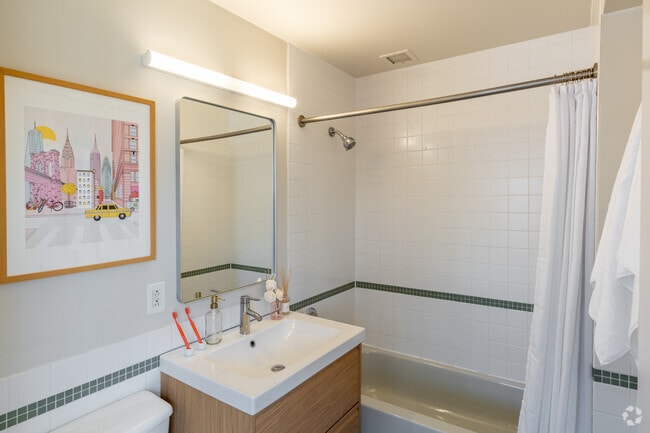3BR, 2BA - 900SF - Bathroom