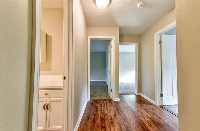 Photo - 233 Vivian Dr