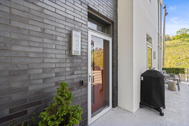 Photo - 1929 N Pierce St