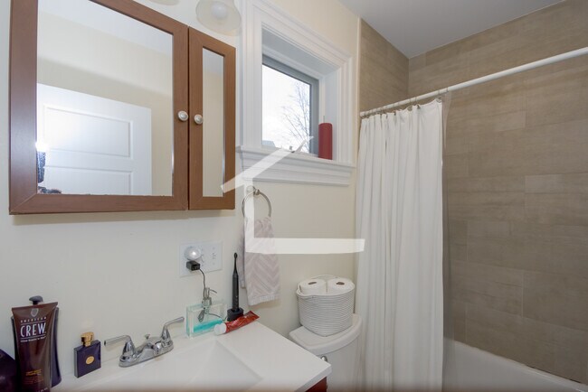 Photo - 84 Linden St Unidad 2