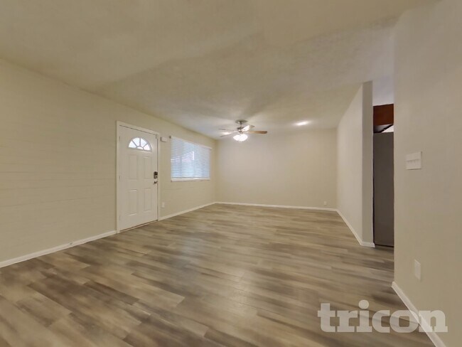 Photo - 4241 N 73rd Ln