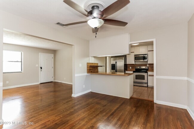 Photo - 6215 Pine Cove Ln