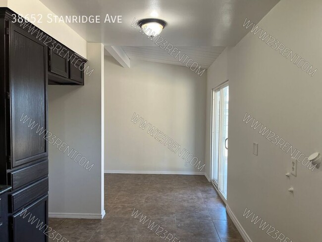 Photo - 38652 Stanridge Ave