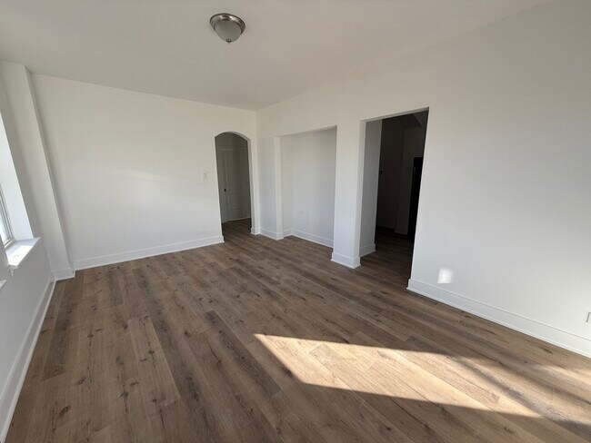 Photo - 6930 N Greenview Ave
