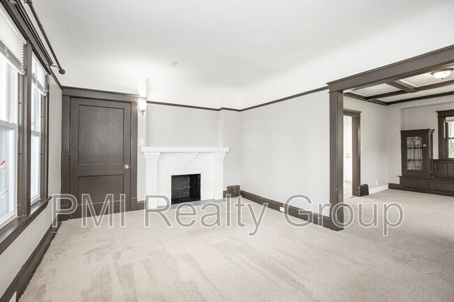 Photo - 476 E 108th St