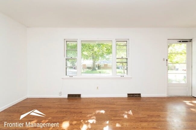Photo - 1733 Vaughn Dr