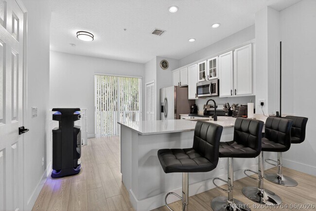 Photo - 2457 NE 14th St
