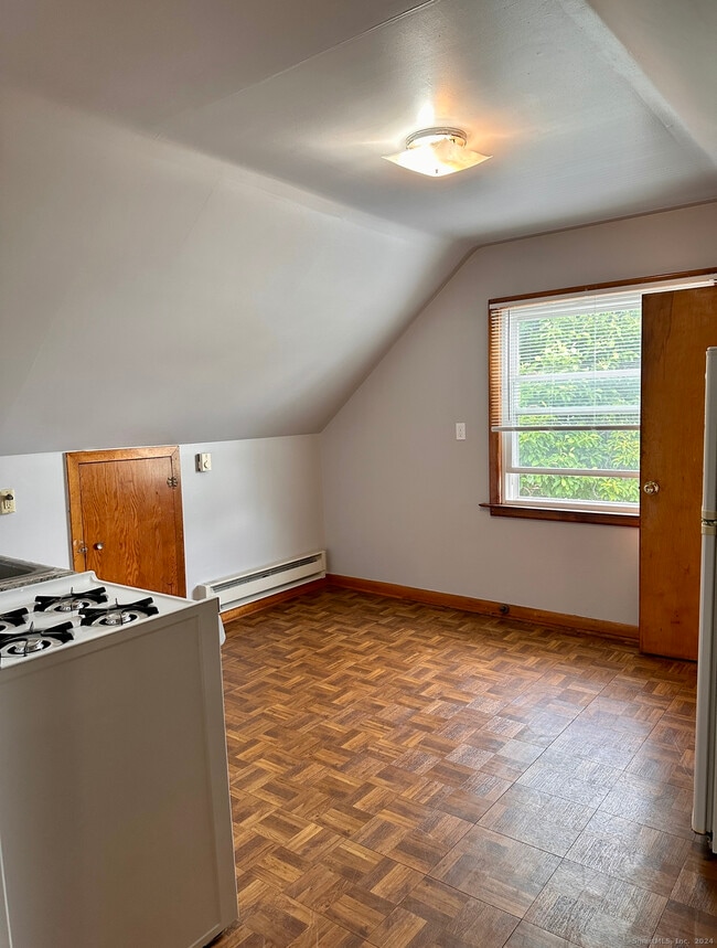 Photo - 122 Hansen Ave Unit 3