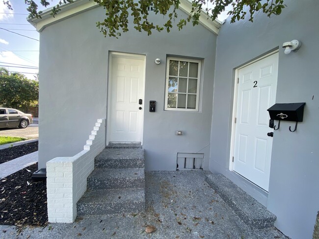Photo - 10 N Palmway Apartment Unit 1