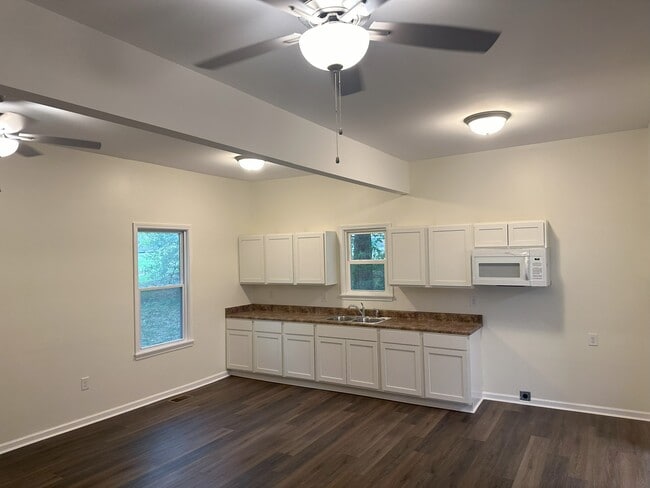 Photo - 105 Hawkins St