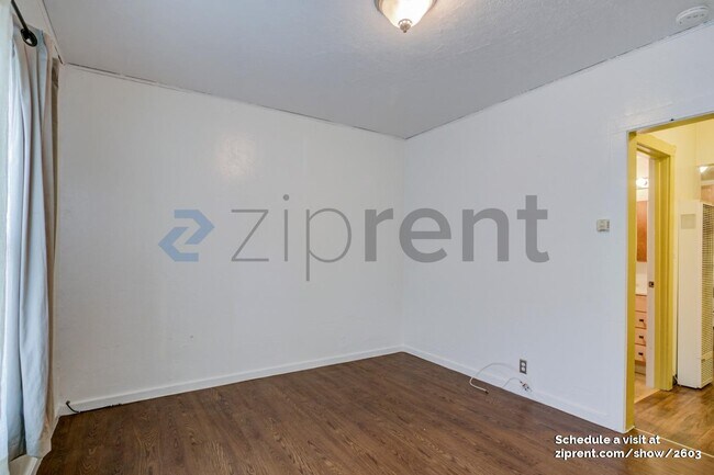 Photo - 484 Waller St