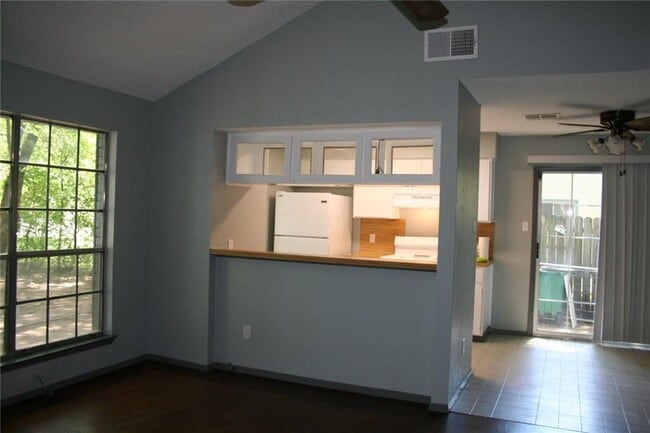 Photo - 103 Cloudview Dr