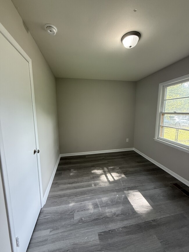 Photo - 505 18th Ave NW