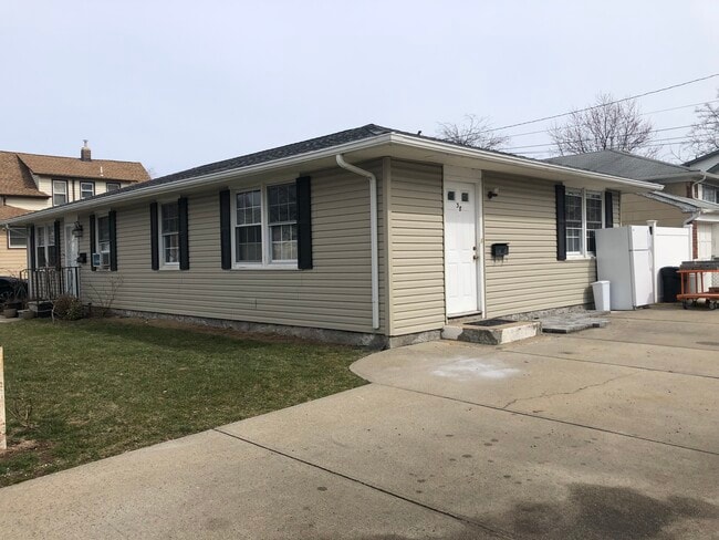 Totally Renovated - 38 Williamson St