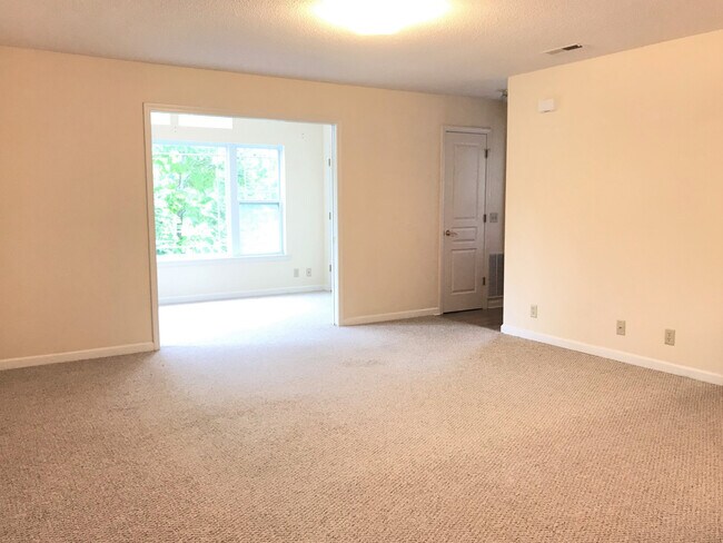 Photo - Hendersonville Condo - Top Floor - Wonderf...