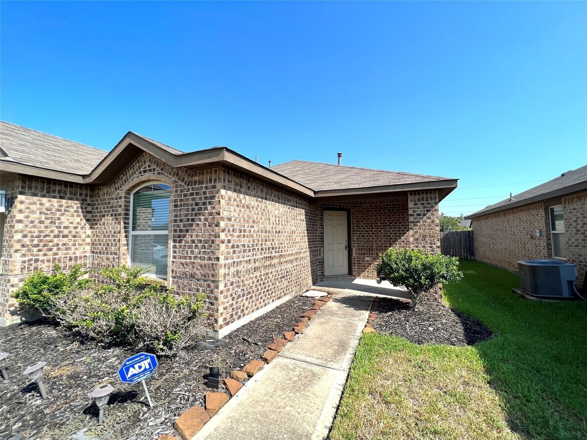 Photo - 28806 Innes Park Pl