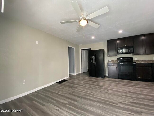 Photo - 215 N Oleander Ave