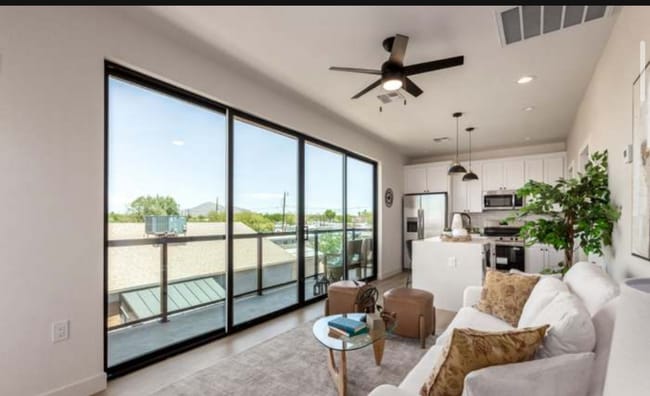 Photo - 411 N 32nd Pl