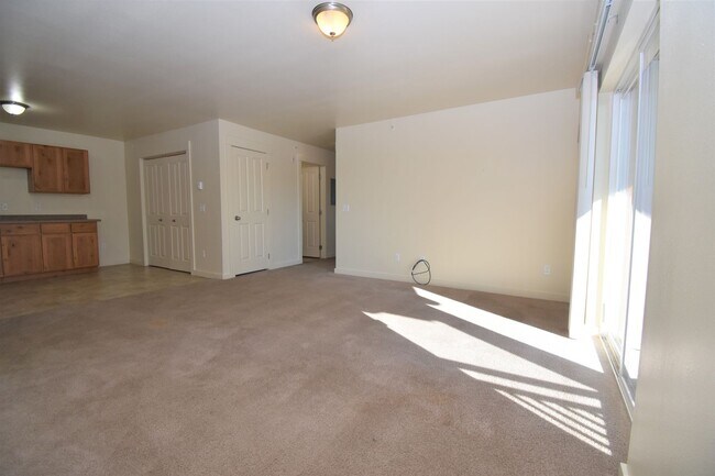 Photo - Beautiful 2BR/1Bath Unit. Centrally Located. Washer/Dryer in unit! Unit 21
