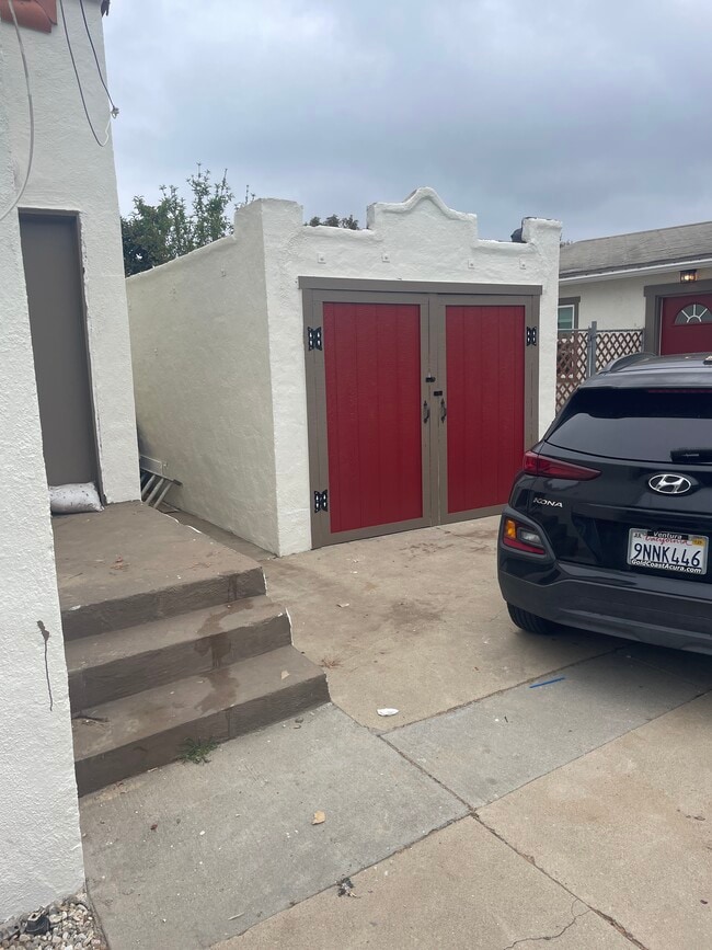 Almacenamiento - 287 W Mission Ave Unidad A