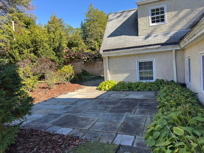 Photo - 4 Sycamore Ln