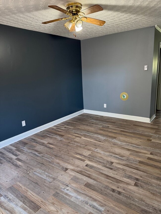 Photo - 915 S Kates Ln