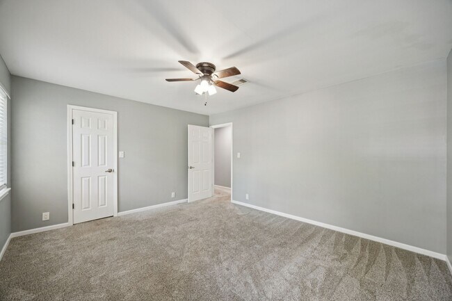 Photo - 553 Cane River Ln
