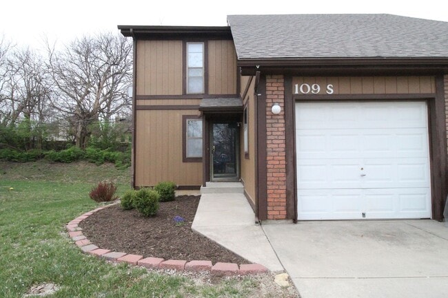 Building Photo - April FREE On This Fully Remodeled 2 Bedroom 1.5 Bath Duplex In Olathe