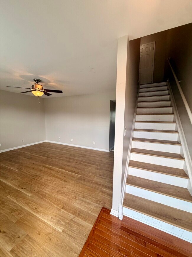 Photo - 523 Tecumseh Trail