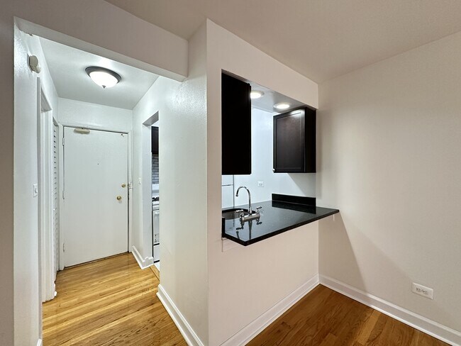 Photo - 6830 N Sheridan Rd Unit 574
