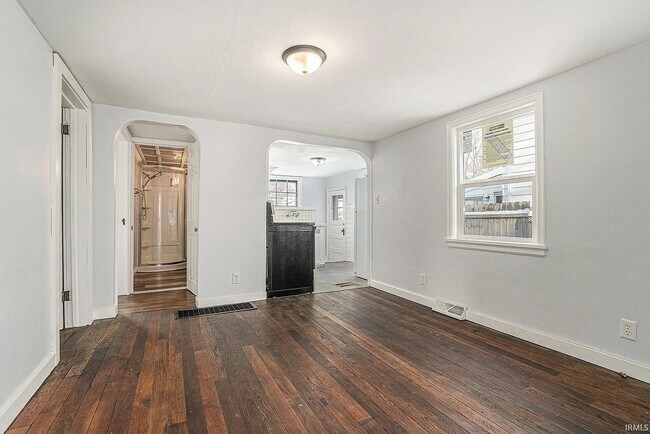 Photo - 1339 E Bowman St